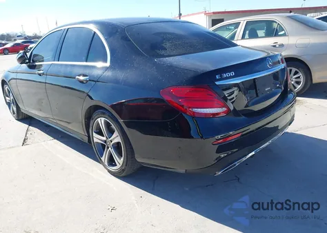 2019 Mercedes-Benz E 300 z USA, uszkodzony, nr VIN WDDZF4JB8KA600698